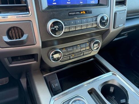 Used 2021 Ford Expedition XLT image 19