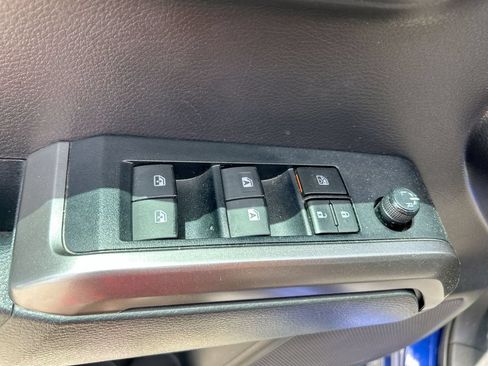 Used 2023 Toyota Tacoma SR5 AWD/4WD image 5
