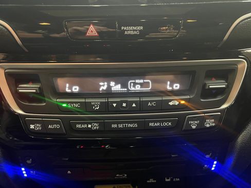 Certified 2021 Honda Pilot Black Edition image 18