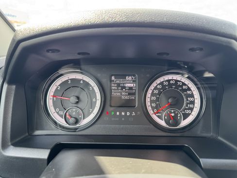 Used 2024 RAM 1500 Classic SLT AWD/4WD image 16