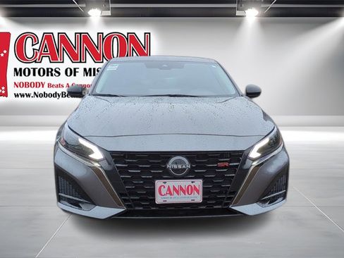 Used 2023 Nissan Altima 2.5 SR w/ SR Premium Package image 2