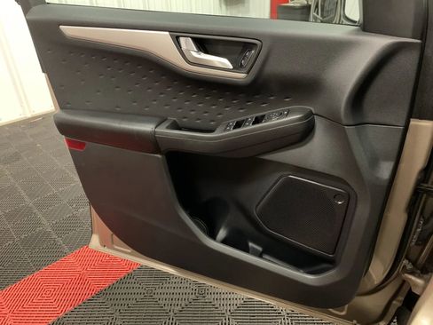 Used 2020 Ford Escape SE Sport image 28