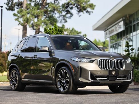 Used 2024 BMW X5 xDrive40i w/ Premium Package AWD/4WD image 1