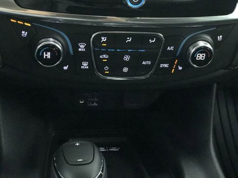 Used 2020 Chevrolet Traverse Premier image 20