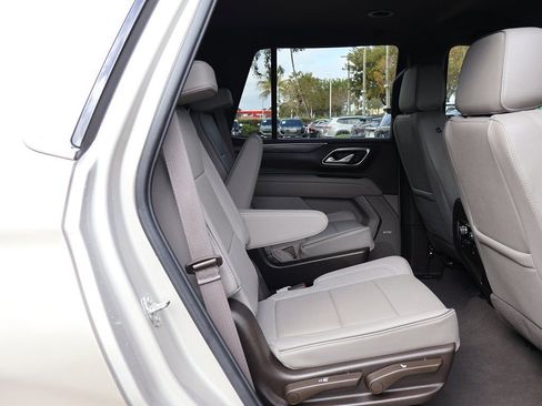 Used 2024 GMC Yukon SLT w/ SLT Luxury Package image 37