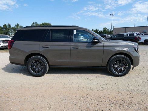New 2027 Ford Expedition Platinum w/ Stealth Appearance Package AWD/4WD image 2