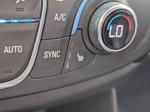 Used 2019 Chevrolet Traverse LT FWD image 23