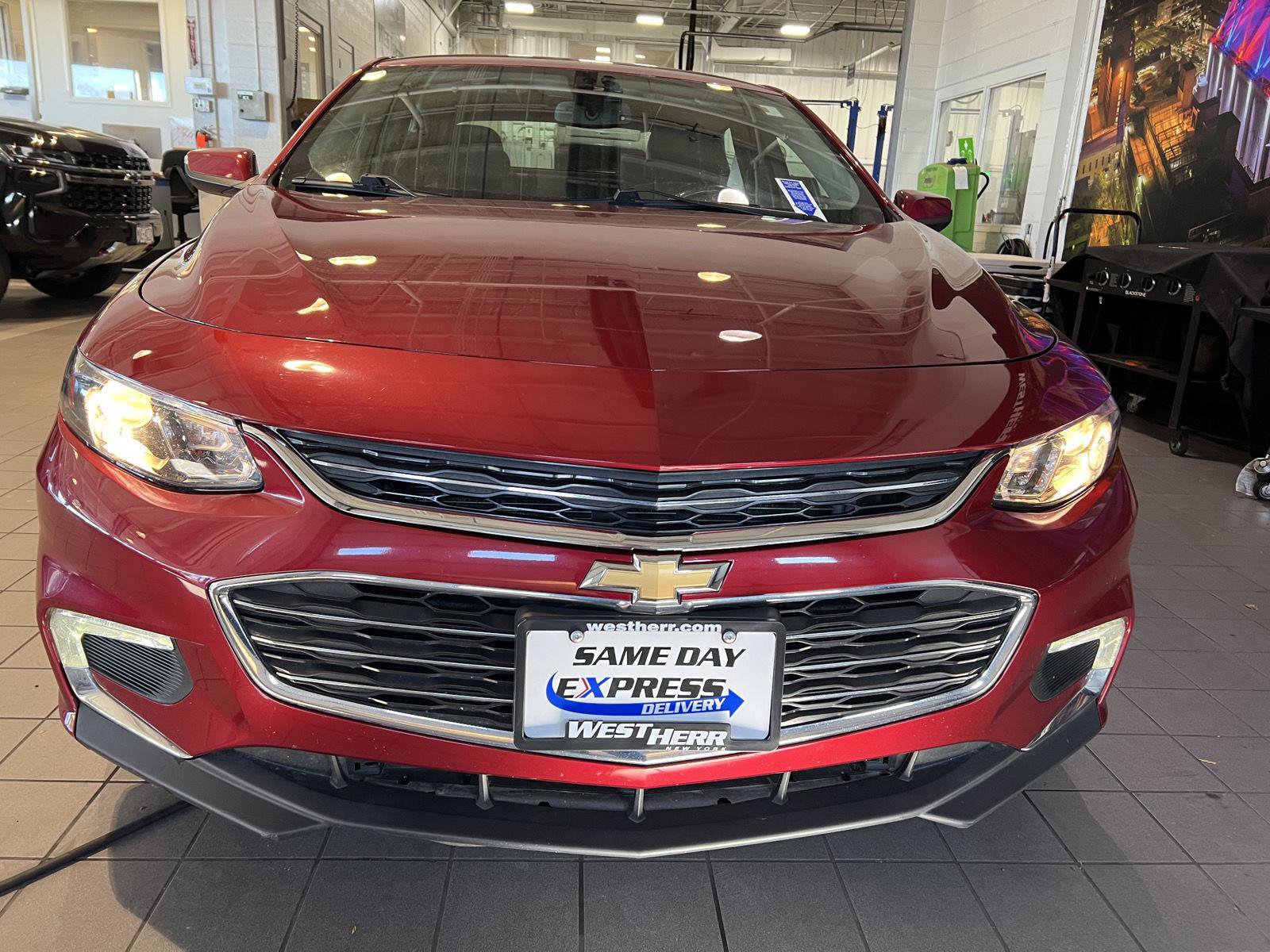 Used 2017 Chevrolet Malibu LT FWD image 3