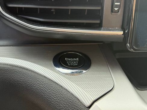 Used 2022 Ford Explorer XLT w/ Equipment Group 202A image 21