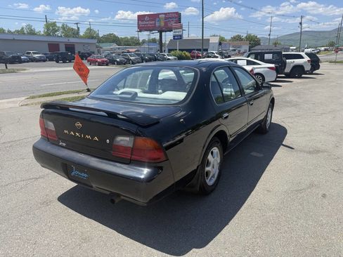 Used 1996 Nissan Maxima SE FWD image 6