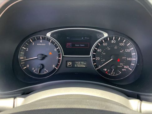 Used 2015 Nissan Pathfinder Platinum w/ Family Entertainment Package FWD image 17