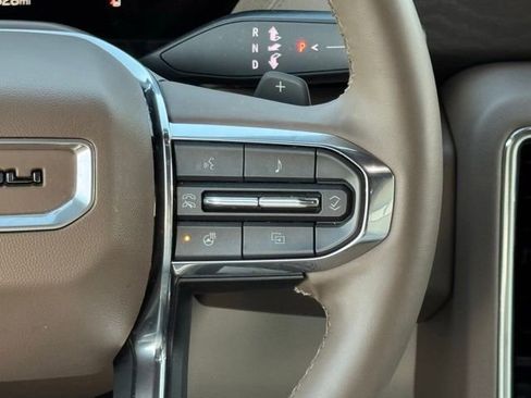 Used 2025 GMC Yukon XL Denali w/ Sun & Power Step Package image 29