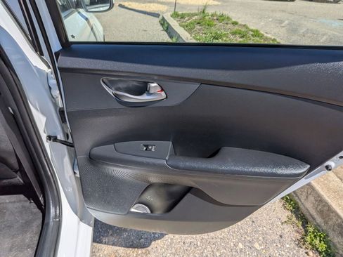 Used 2021 Kia Forte LXS FWD image 28