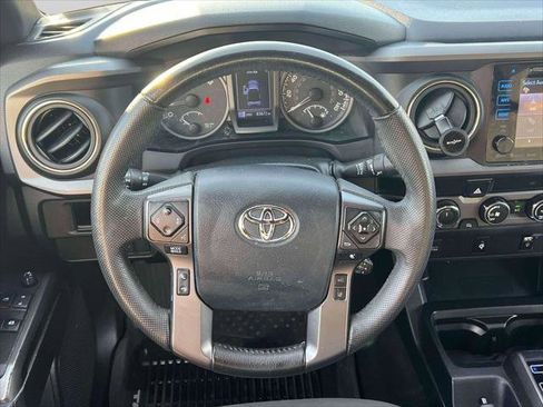 Used 2019 Toyota Tacoma TRD Sport image 11