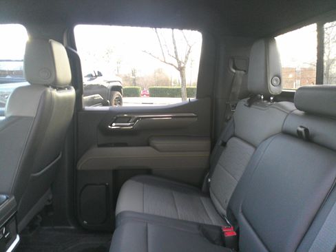 Used 2024 Chevrolet Silverado 1500 ZR2 w/ Technology Package image 30