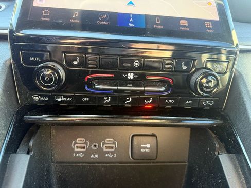 Used 2023 Jeep Grand Cherokee Limited image 41