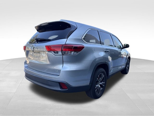 Used 2019 Toyota Highlander Plus FWD image 6