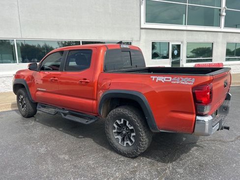 Used 2018 Toyota Tacoma TRD Off-Road image 8
