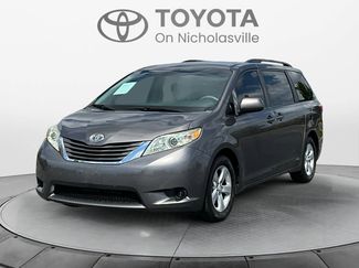 Used 2015 Toyota Sienna LE image 1