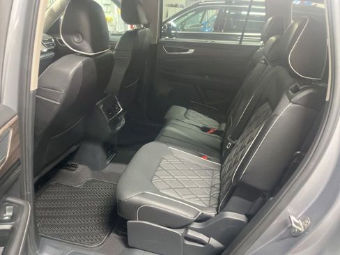 Used 2024 Volkswagen Atlas SEL Premium R-Line image 13