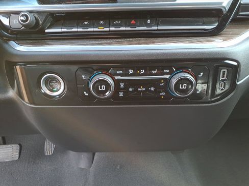 Used 2022 Chevrolet Silverado 1500 LT AWD/4WD image 22
