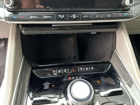 Used 2022 Jeep Wagoneer Series III w/ Premium Group I AWD/4WD image 20