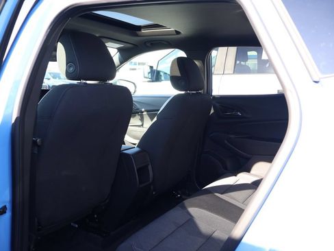 Used 2024 Chevrolet Trax RS w/ Sunroof Package FWD image 31
