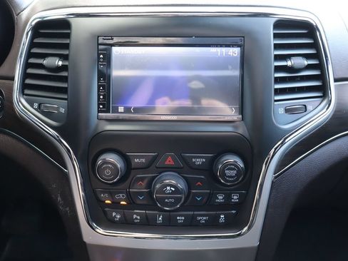 Used 2018 Jeep Grand Cherokee Overland AWD/4WD image 34