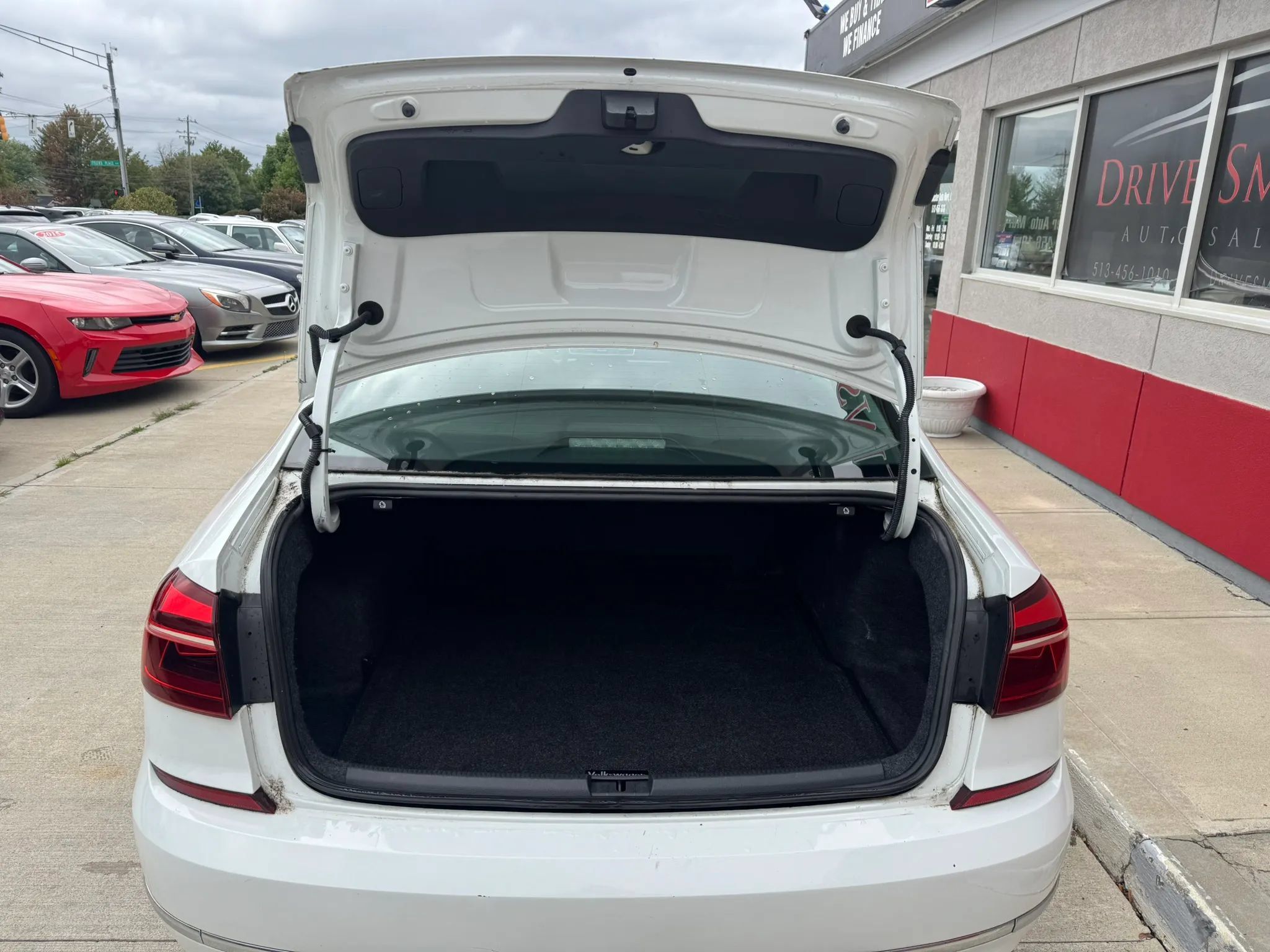 Used 2018 Volkswagen Passat 2.0T R-Line FWD image 12