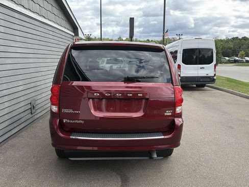 Used 2019 Dodge Grand Caravan SXT FWD image 19