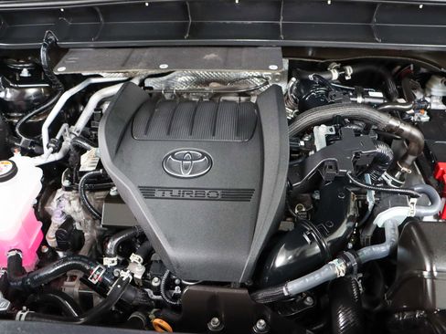 Used 2024 Toyota Highlander XLE image 34