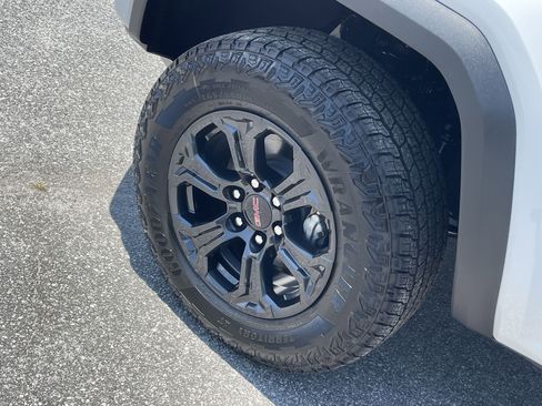 New 2025 GMC Canyon Elevation w/ Convenience Package image 25