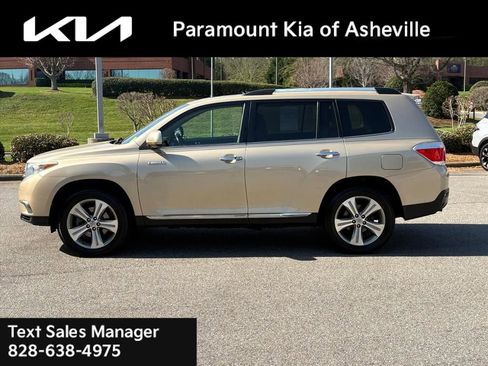 Used 2011 Toyota Highlander Limited w/ Tow Pkg image 3