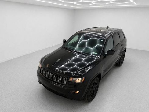 Used 2019 Jeep Grand Cherokee Altitude AWD/4WD image 35