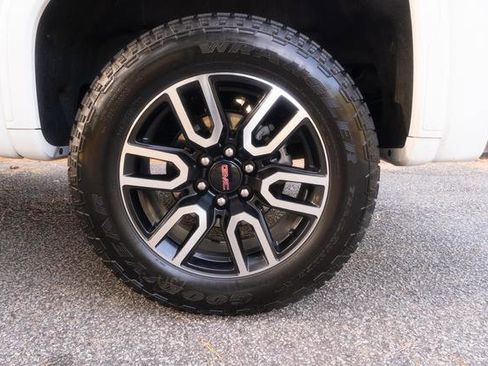 Used 2023 GMC Sierra 1500 AT4 image 36
