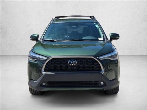 Used 2023 Toyota Corolla Cross XLE FWD image 2