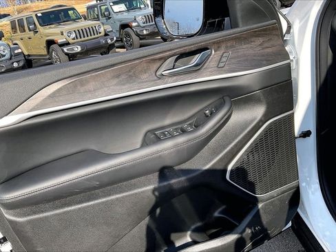 New 2026 Jeep Grand Cherokee Limited image 27