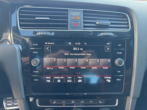 Used 2020 Volkswagen GTI SE image 20