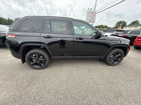 New 2026 Jeep Grand Cherokee Limited w/ Limited Altitude Package AWD/4WD image 6