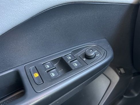 Used 2022 Volkswagen Taos SE image 17