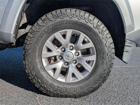 Used 2019 Toyota Tacoma SR5 image 9