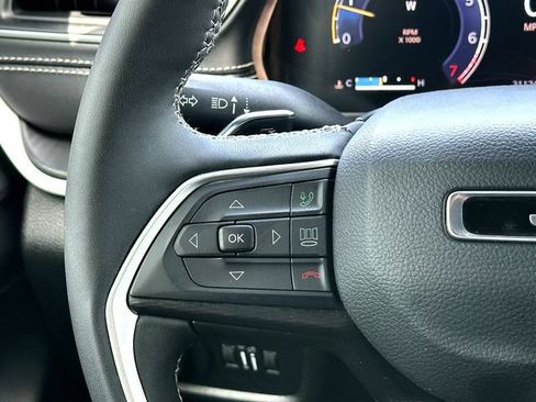 Used 2025 Jeep Grand Cherokee L Altitude RWD image 25