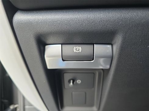 New 2026 Land Rover Defender 110 X-Dynamic SE image 26