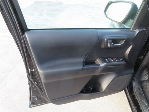 Used 2023 Toyota Tacoma TRD Off-Road image 26