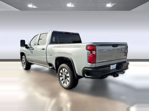 Used 2024 Chevrolet Silverado 2500 Custom w/ Custom Value Package image 3