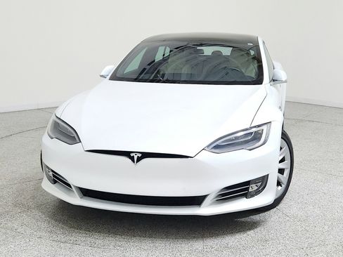 Used 2020 Tesla Model S Long Range Plus image 5