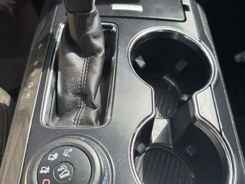Used 2018 Ford Explorer XLT AWD/4WD image 36