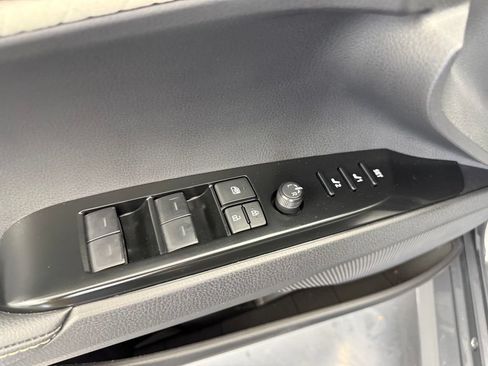 Used 2025 Toyota Camry XLE AWD/4WD image 41