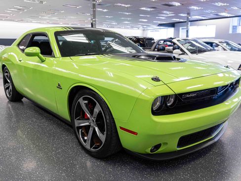 Used 2015 Dodge Challenger R/T RWD image 3
