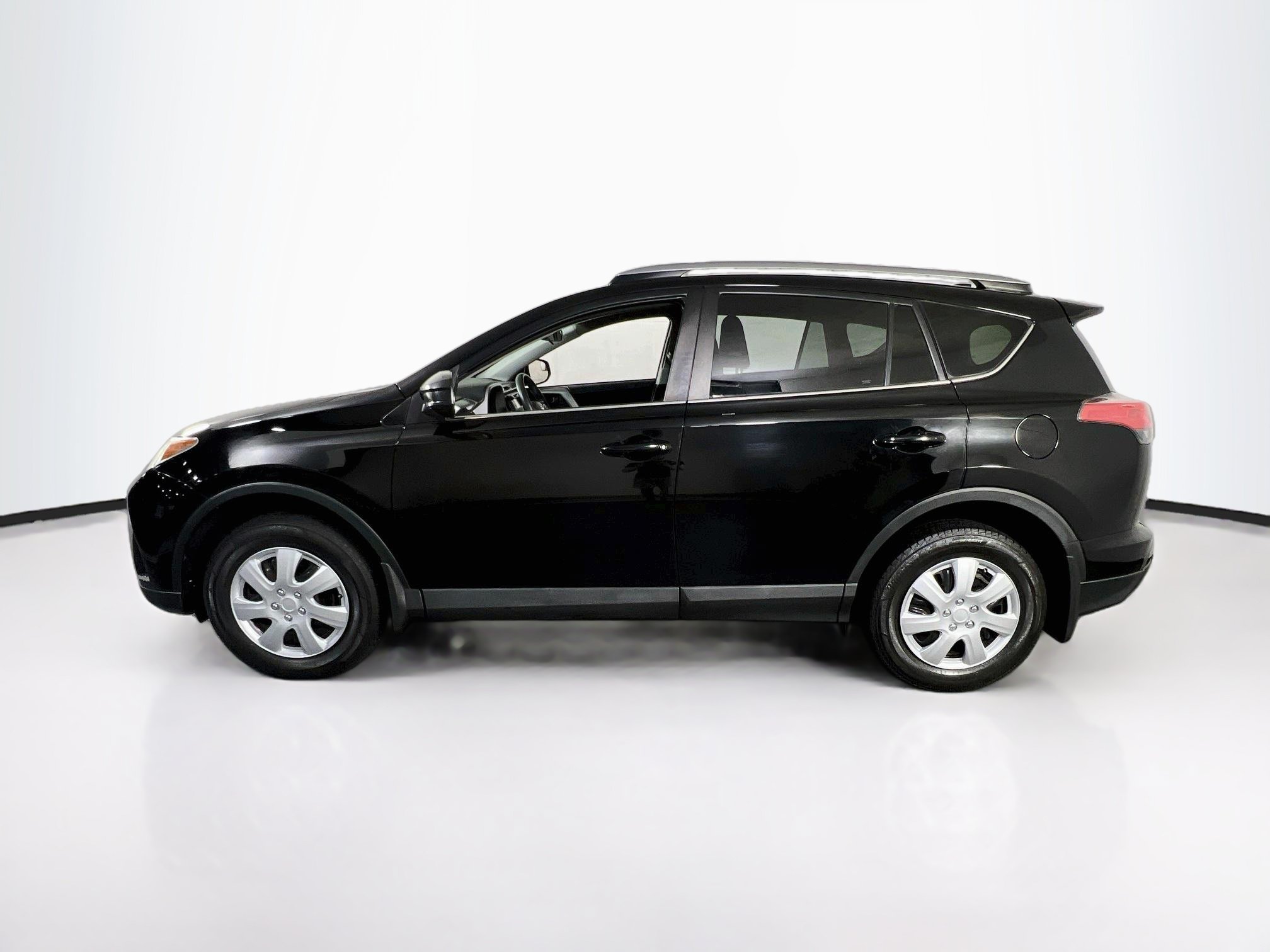 Used 2018 Toyota RAV4 LE w/ All Weather Liner Package AWD/4WD image 8